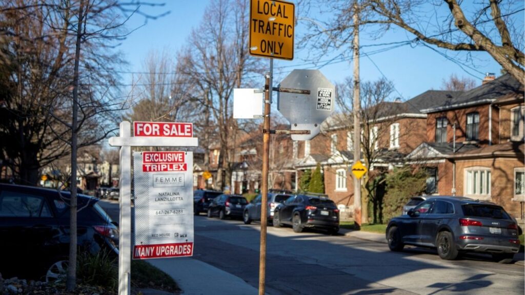 A for sale sign is displayed outside a home in Toronto, Ontario in Toronto, Ontario, Canada December 13, 2021. (REUTERS File)