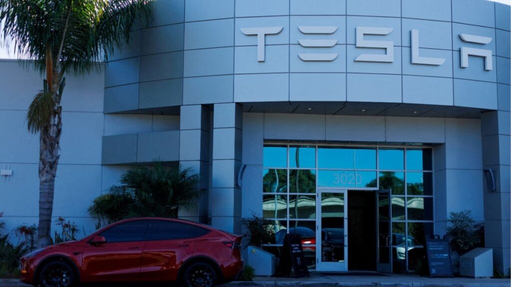 Tesla Inc. vehicle facility is pictured in Costa Mesa, California, U.S., November 1, 2023. (REUTERS/Mike Blake/File Photo)