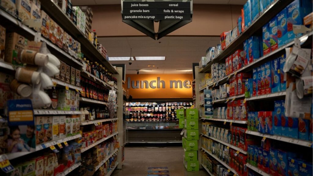 The inside of a near by Kroger grocery store is seen in Nashville, Tennessee, U.S. August 17, 2024. (REUTERS/Kevin Wurm/File Photo)